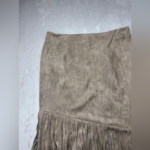 NWT Neiman Marcus Asymmetrical Hem Faux Suede Tan Boho Fringe Mini Skirt Medium - Picture 2 of 14